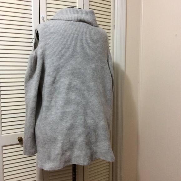 Lane Bryant cold shoulder sweater sz 26/28 - Picture 3 of 5